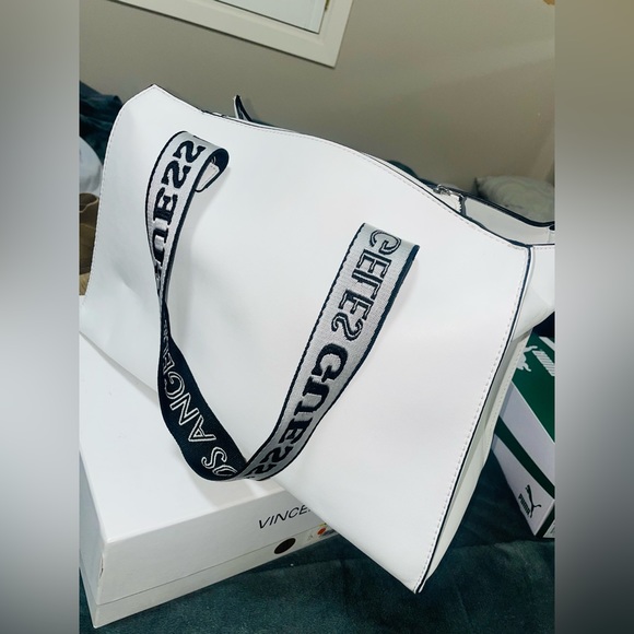 Guess bag - Picture 3 of 3